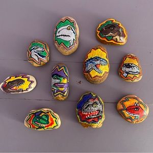 🦖(10) JURASSIC World HAND-PAINTED Dinosaur ROCKS Artist-SIGNED🦖